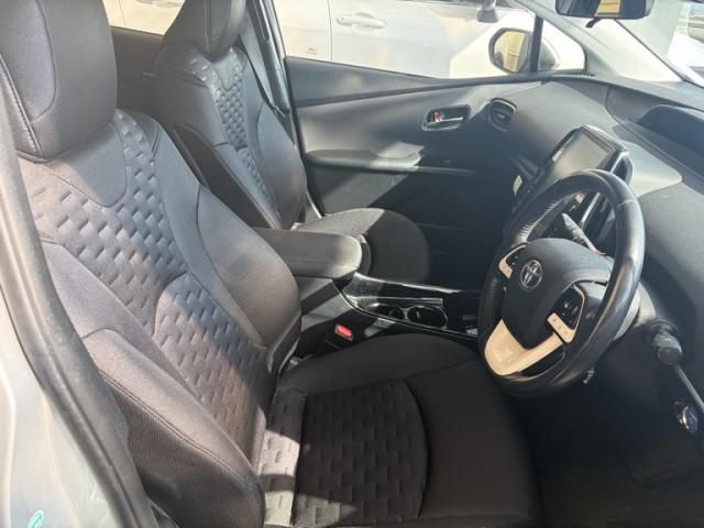 TOYOTA PRIUS PHV 2017 Image 31