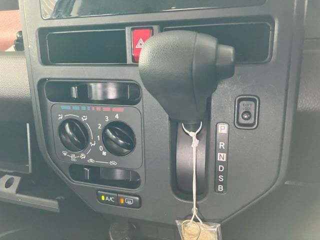 TOYOTA ROOMY 2017 Image 31