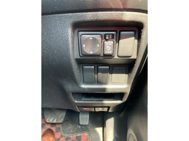 NISSAN JUKE 2012 Image 31