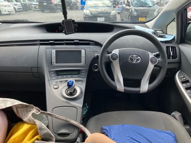 TOYOTA PRIUS 2010 Image 31