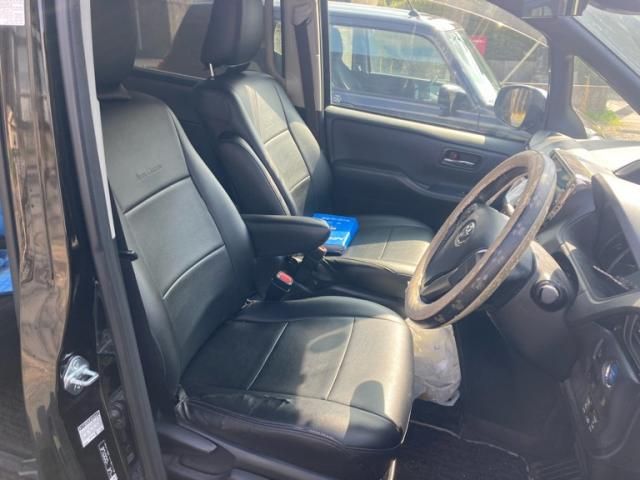 TOYOTA VOXY HYBRID 2016 Image 31