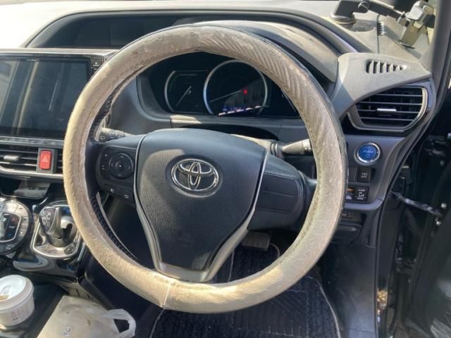 TOYOTA VOXY HYBRID 2016 Image 31