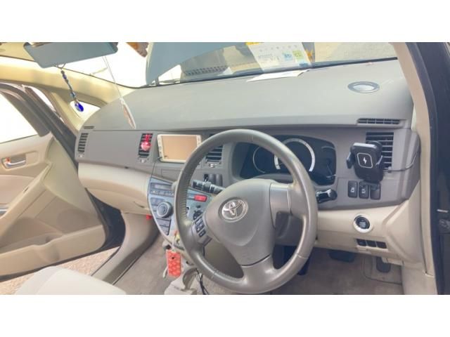 TOYOTA ISIS 2010 Image 31