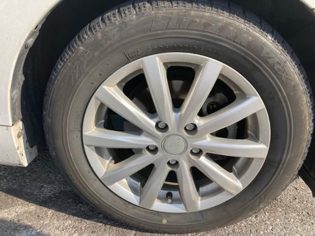 TOYOTA PRIUS ALPHA 2012 Image 31