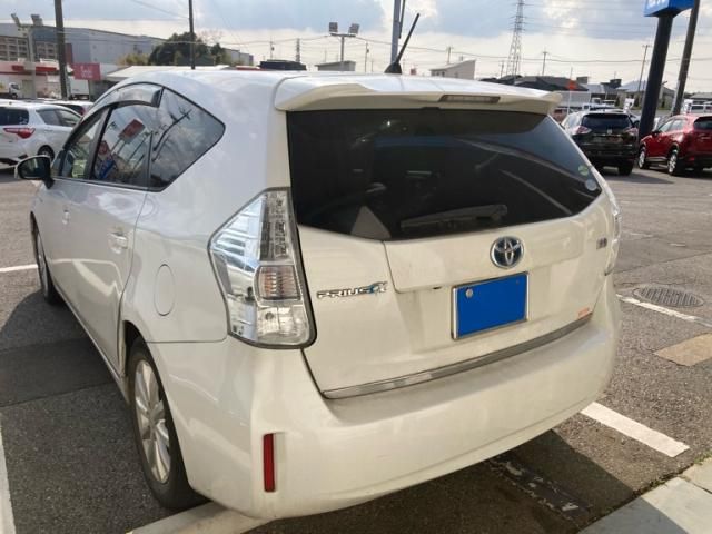 TOYOTA PRIUS ALPHA 2012 Image 31