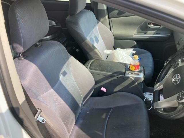 TOYOTA PRIUS ALPHA 2012 Image 31