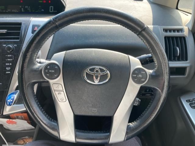 TOYOTA PRIUS ALPHA 2012 Image 31