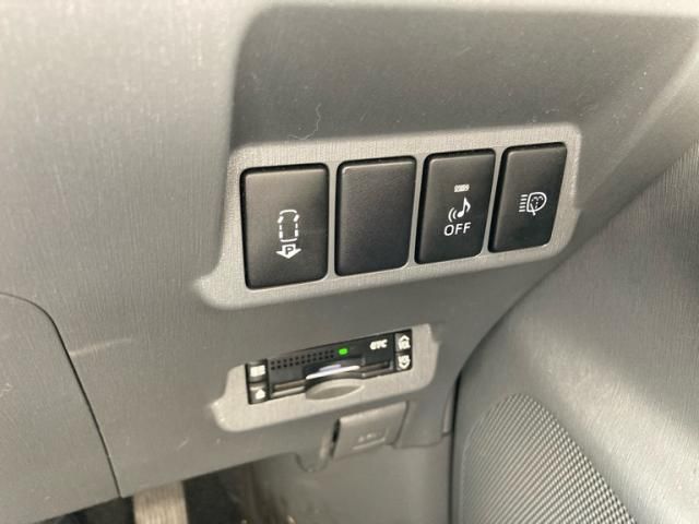 TOYOTA PRIUS ALPHA 2012 Image 31