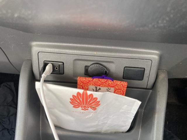 TOYOTA PRIUS ALPHA 2012 Image 31