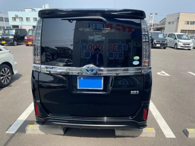 TOYOTA VOXY HYBRID 2017 Image 31