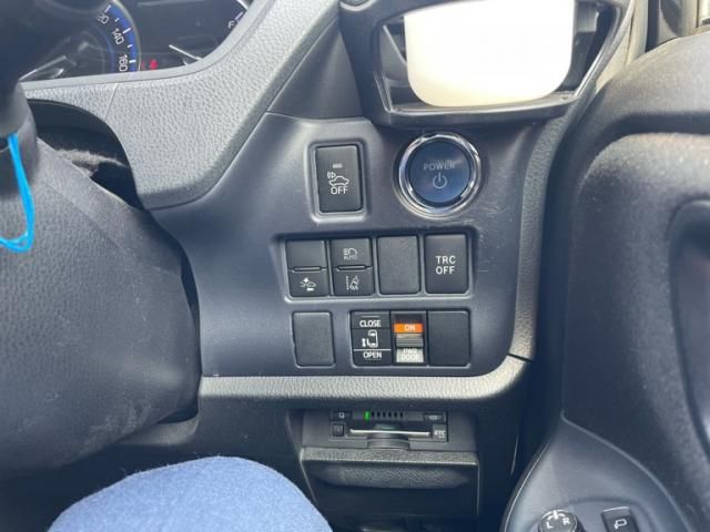 TOYOTA VOXY HYBRID 2017 Image 31