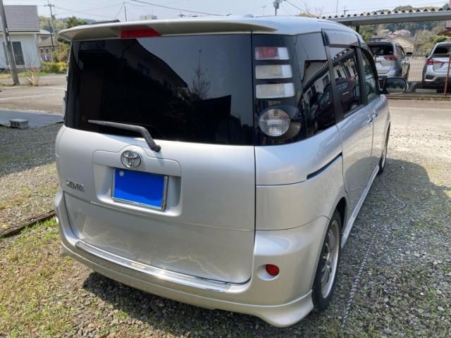 TOYOTA SIENTA 2010 Image 31