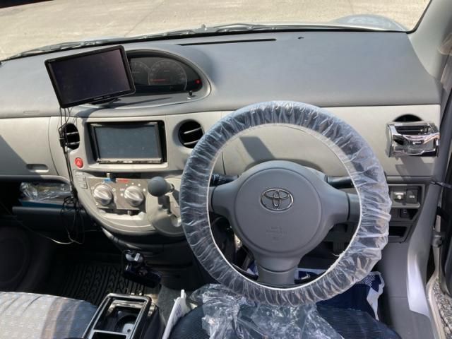 TOYOTA SIENTA 2010 Image 31