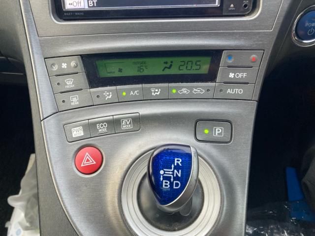 TOYOTA PRIUS 2012 Image 31