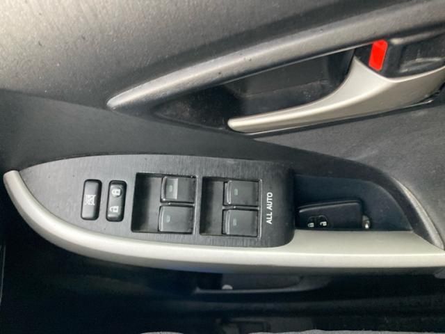 TOYOTA PRIUS 2012 Image 31