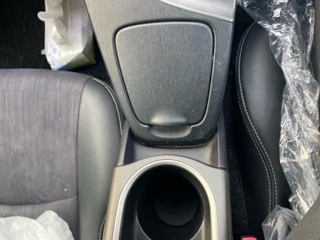 TOYOTA PRIUS 2012 Image 31