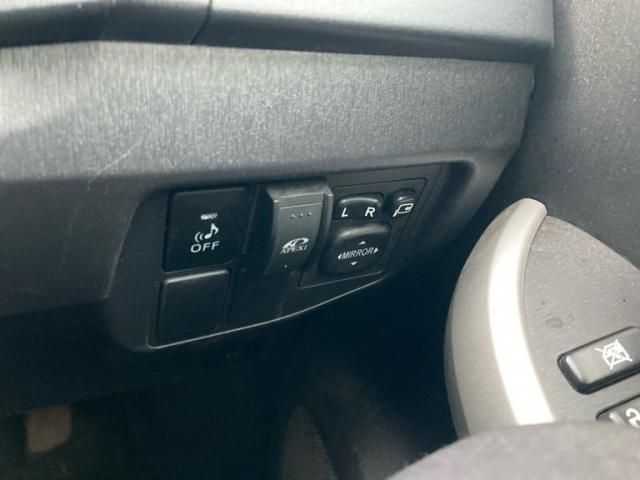 TOYOTA PRIUS 2012 Image 31