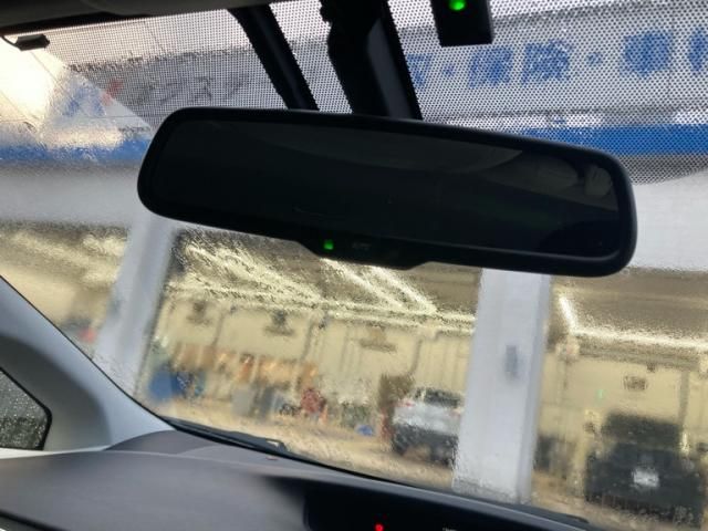 TOYOTA PRIUS 2012 Image 31