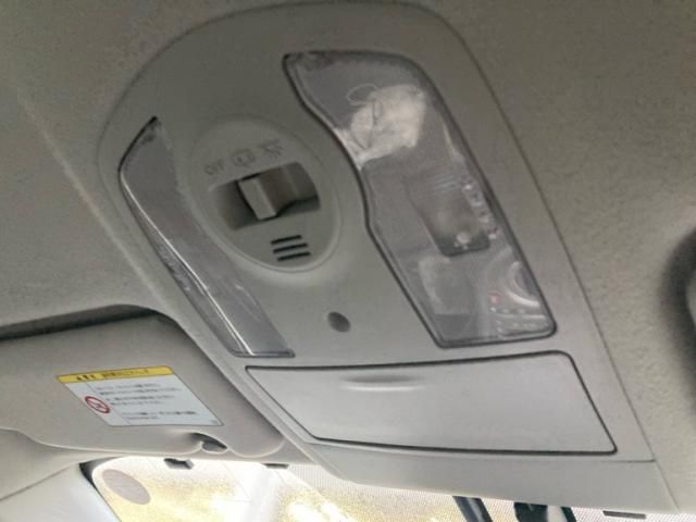 TOYOTA PRIUS 2012 Image 31