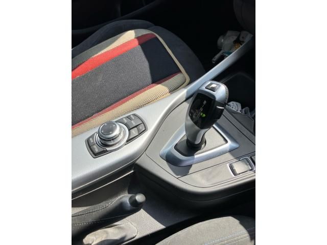 BMW 1SERIES 2012 Image 31