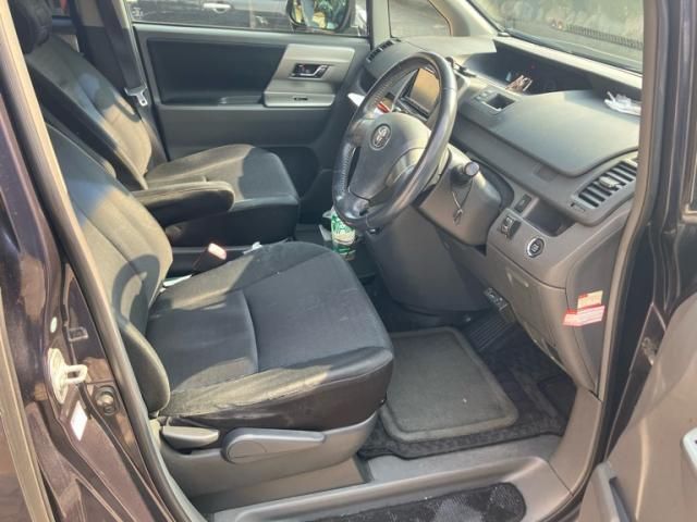 TOYOTA VOXY 2008 Image 31