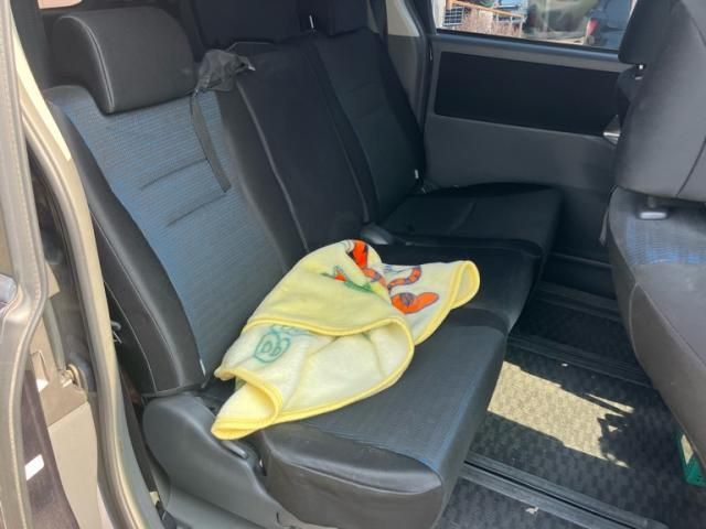 TOYOTA VOXY 2008 Image 31