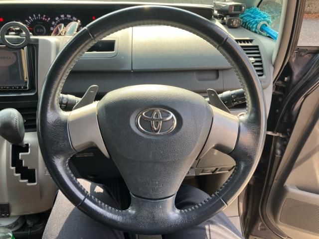 TOYOTA VOXY 2008 Image 31