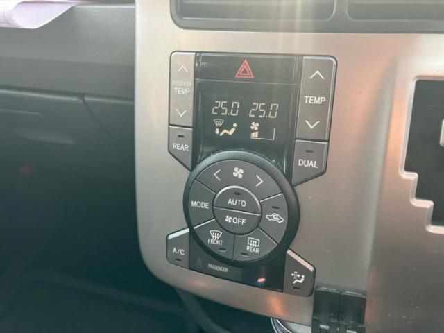 TOYOTA VOXY 2008 Image 31