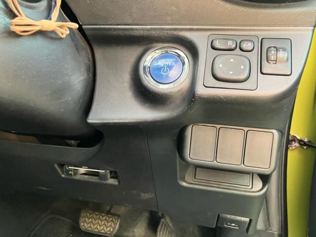 TOYOTA AQUA 2017 Image 31