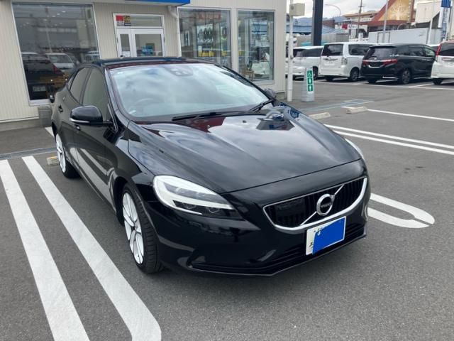 VOLVO V40 2019 Image 31