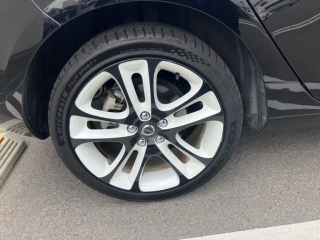 VOLVO V40 2019 Image 31