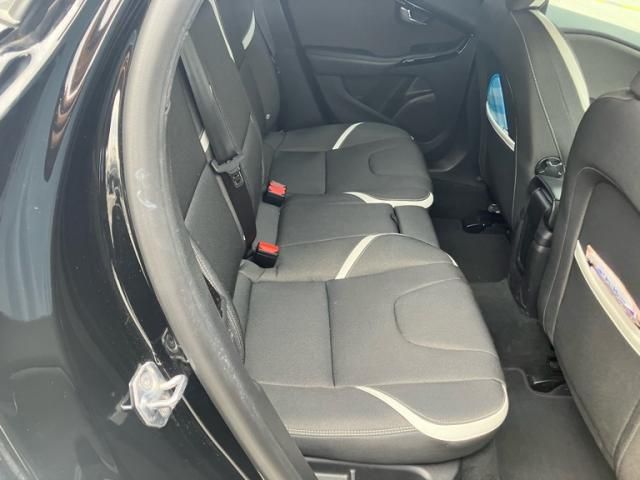 VOLVO V40 2019 Image 31