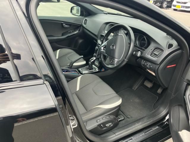 VOLVO V40 2019 Image 31