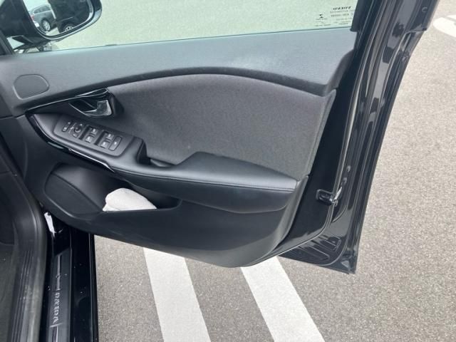 VOLVO V40 2019 Image 31