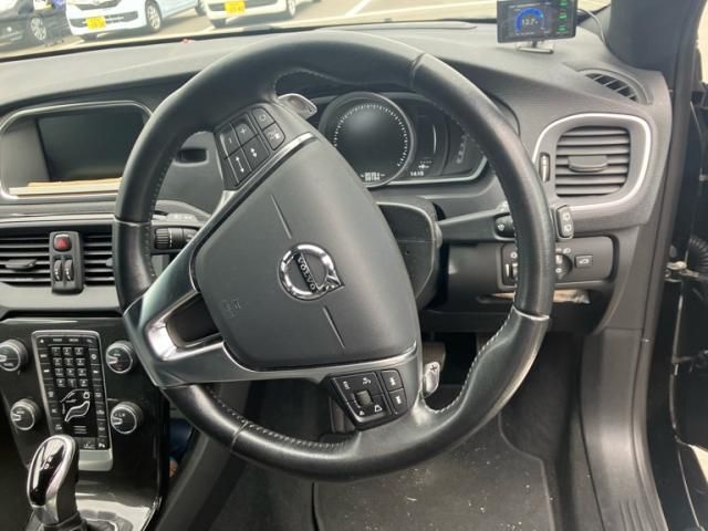 VOLVO V40 2019 Image 31