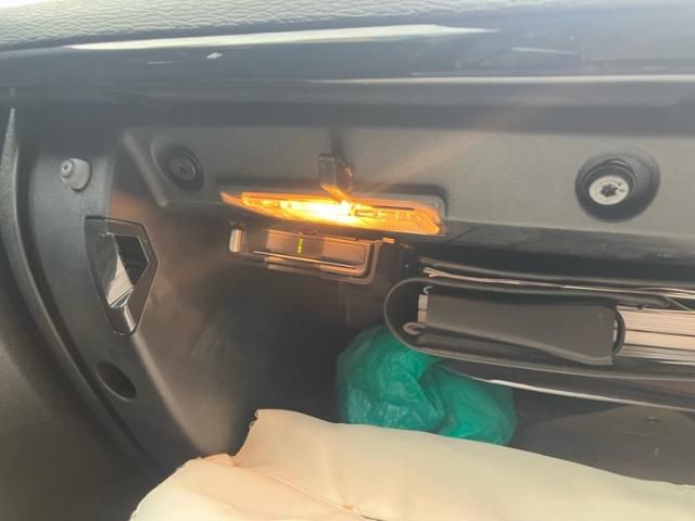 VOLVO V40 2019 Image 31