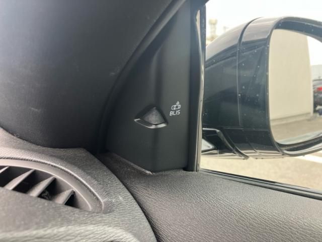 VOLVO V40 2019 Image 31