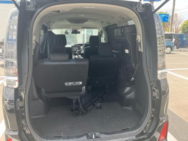 TOYOTA VOXY 2016 Image 31