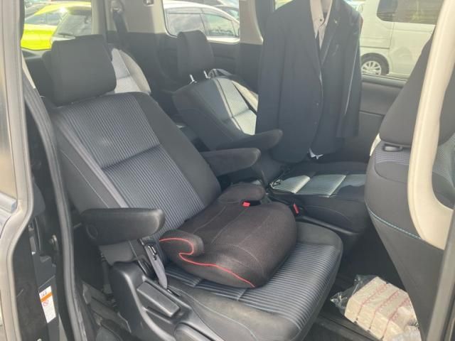 TOYOTA VOXY 2016 Image 31