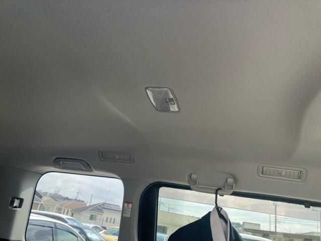 TOYOTA VOXY 2016 Image 31