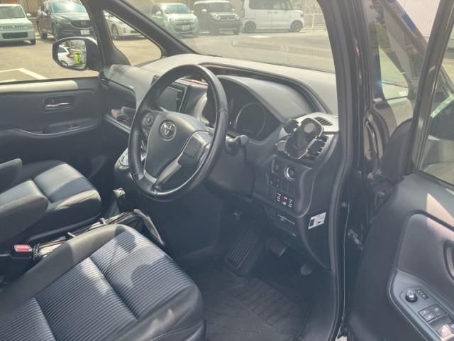 TOYOTA VOXY 2016 Image 31