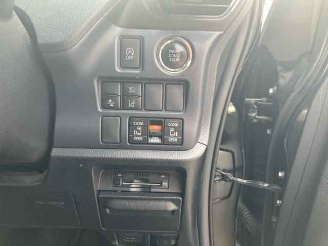 TOYOTA VOXY 2016 Image 31