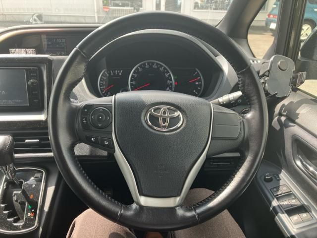TOYOTA VOXY 2016 Image 31