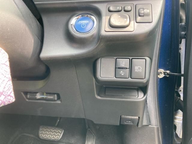 TOYOTA AQUA 2017 Image 31