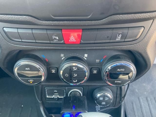 JEEP RENEGADE 4WD 2016 Image 31