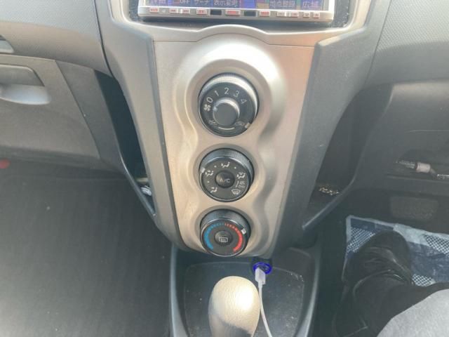 TOYOTA VITZ 2010 Image 31