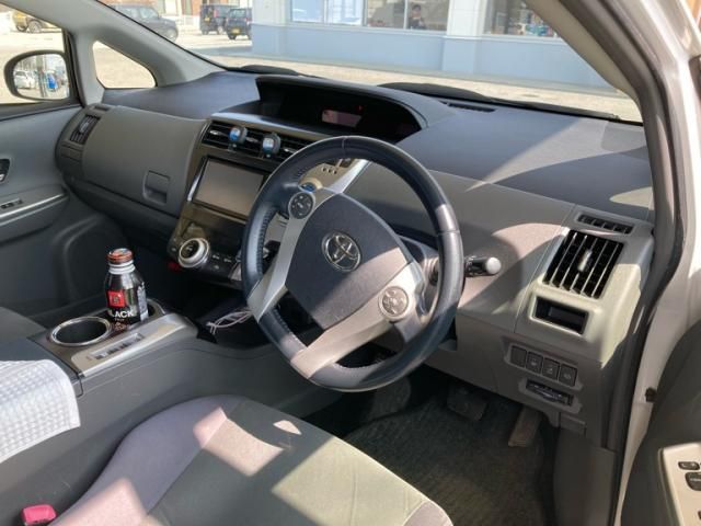 TOYOTA PRIUS ALPHA 2013 Image 31