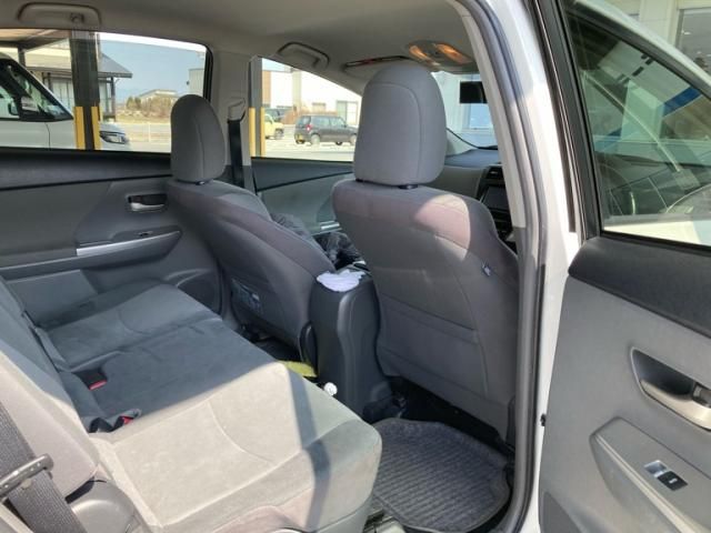 TOYOTA PRIUS ALPHA 2013 Image 31