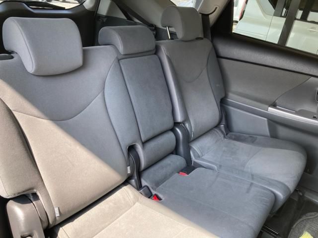 TOYOTA PRIUS ALPHA 2013 Image 31