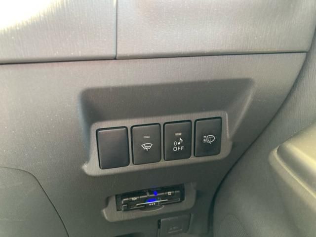 TOYOTA PRIUS ALPHA 2013 Image 31